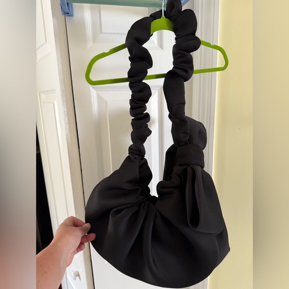 Stylish Black Crossbody Bag with Bow Detail - Picture 8 of 13